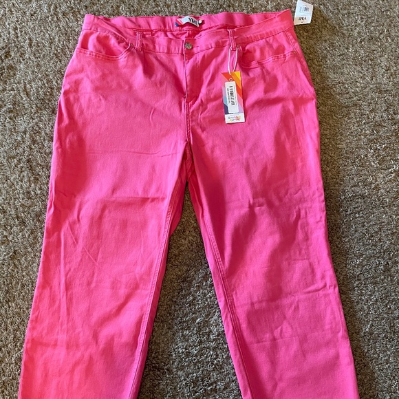 YMI Pink Cropped Jeans - Picture 1 of 2